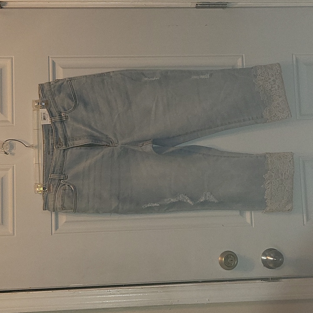 Inc Denim basic crop (capri) size 14P NWT lt. Blue